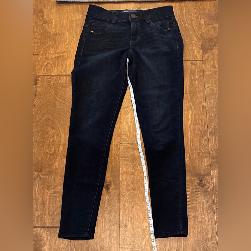 EUC Sz 4 dark wash high waisted Democracy skinny jeans